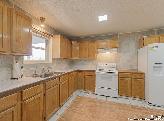 5th image of 107 Chaparral Dr