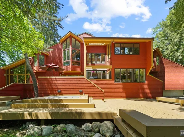 262 W Saddle River Rd, Upper Saddle River, NJ 07458
