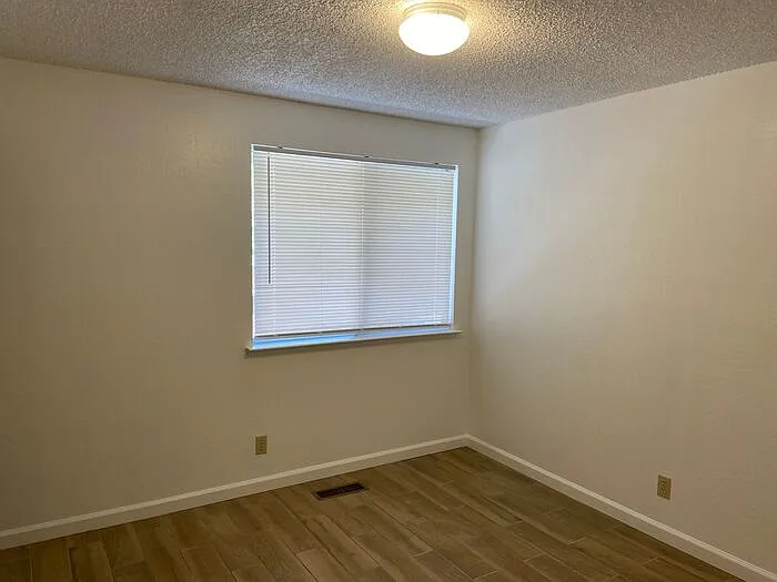 6628 Valley Wood Dr — Photo 22