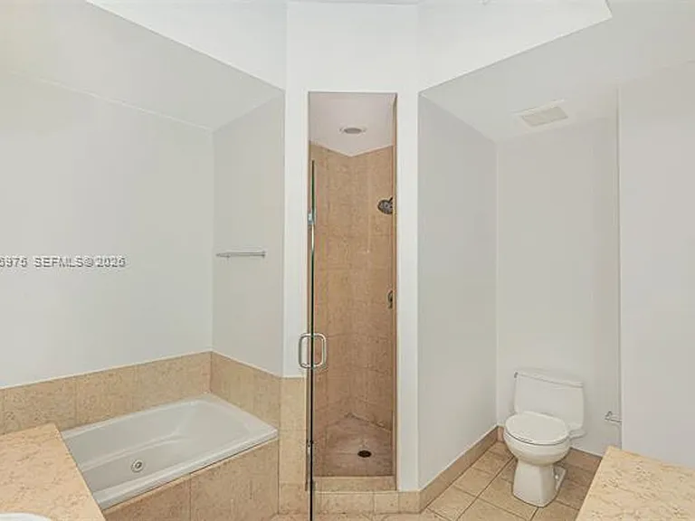 20000 Country Club Dr #412 — Photo 18