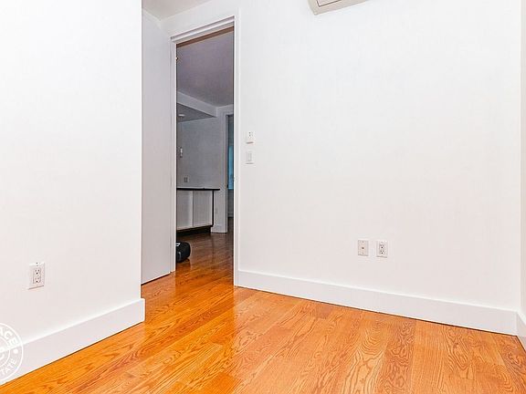 2nd image of 192 Hawthorne St #9W