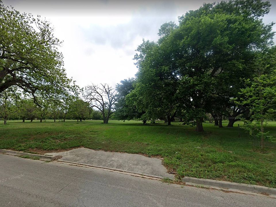 1st image of 17 Glen Cove Dr