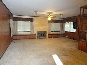 5th image of 905 Brown St