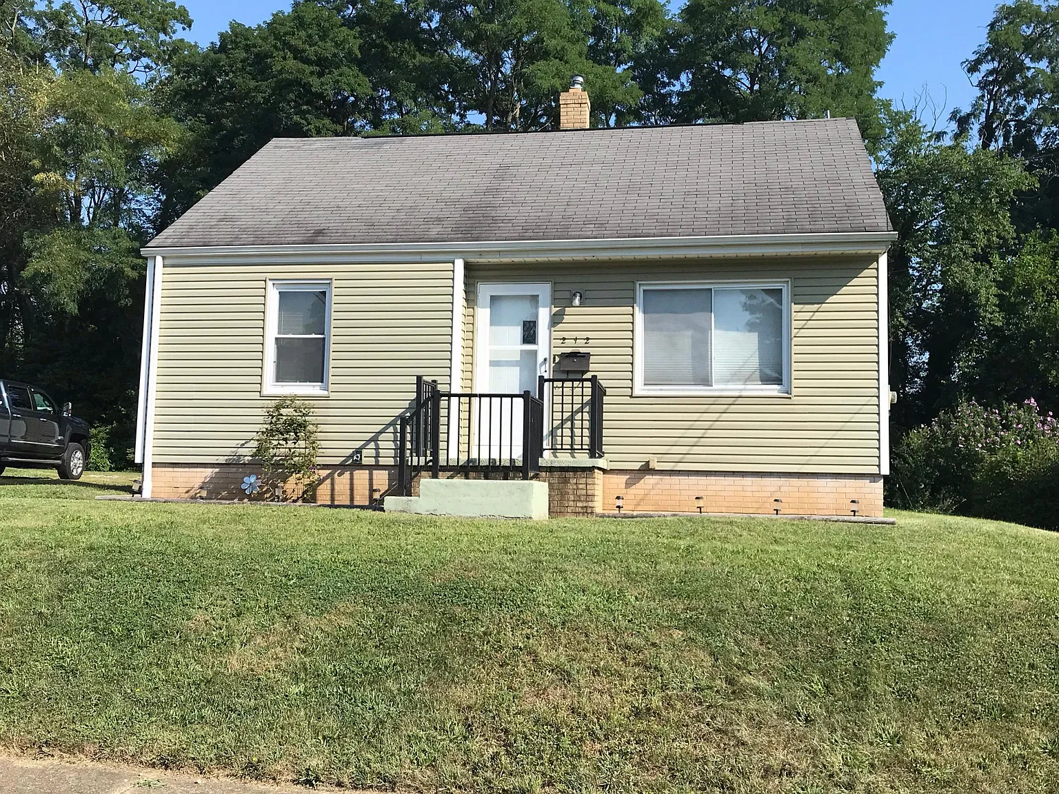 3 bed, 1190 sqft, $1,200 — Photo 2