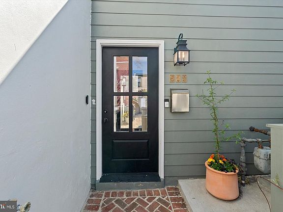 2nd image of 629 Pickford Pl NE