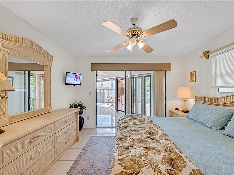 1127 E Seminole Ave #12C — Photo 47