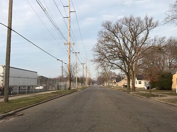 4th image of 363 W 22nd St