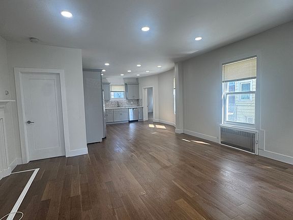 3rd image of 121 W Chester St Floor 1