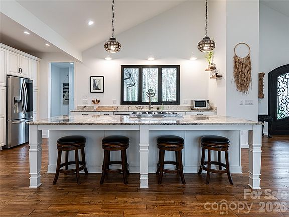 4th image of 508 Avery Creek Rd