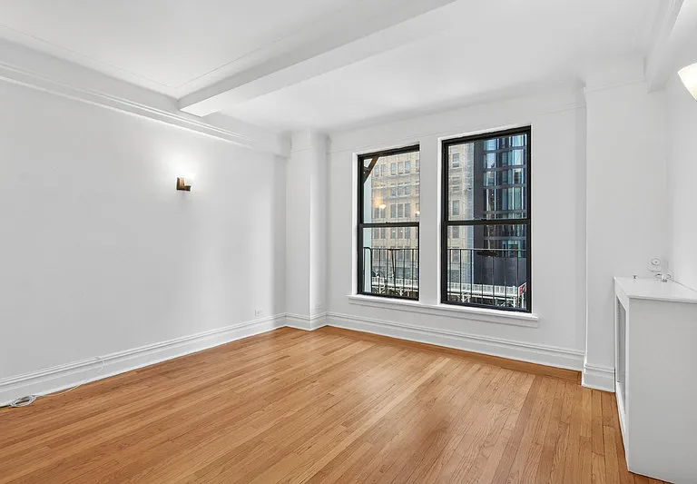 440 W 34th St #5E — Photo 2