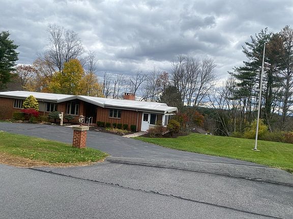 2nd image of 424 Mountain View Dr