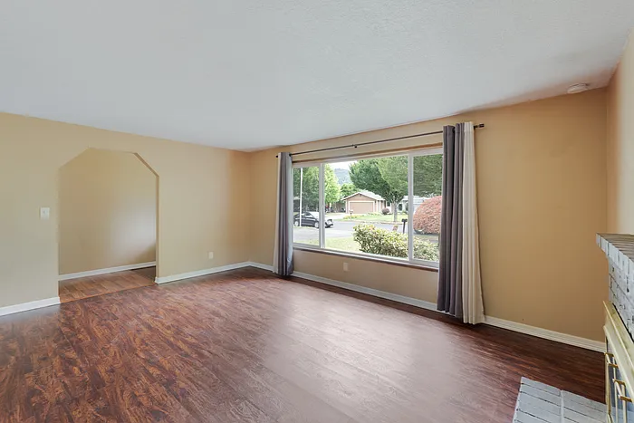 3 bed, 2.0 bath, 1417 sqft, $2,395 — Photo 4