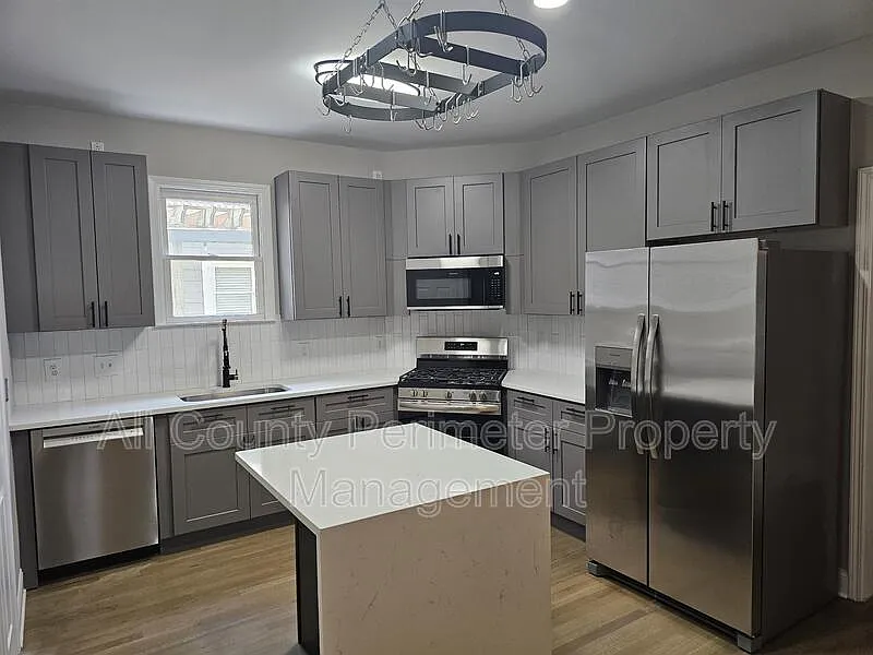 4 bed, 2.5 bath, 2395 sqft, $3,495 — Photo 4