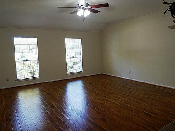 3rd image of 5734 Parryville Dr