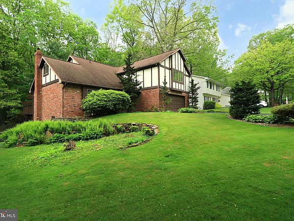 2nd image of 685 Berkshire Dr