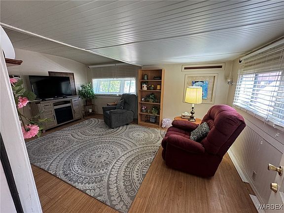 5th image of 824 E Berk Avenue