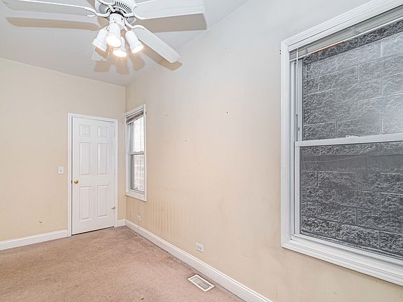 5th image of 1724 W Barry Ave #1