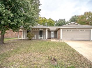 2666 Fairmont Dr, Grand Prairie, TX 75052