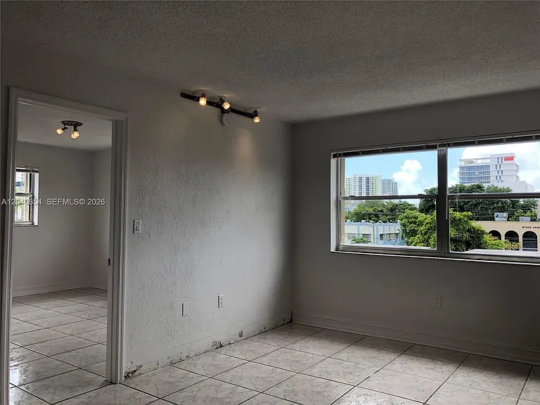 444 SW 4th St #404 — Photo 1