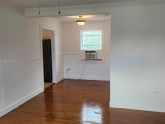 4th image of 325 NW 133rd St
