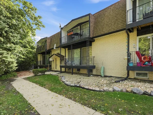 5633 Edge Lake Dr, Oak Lawn, IL 60453