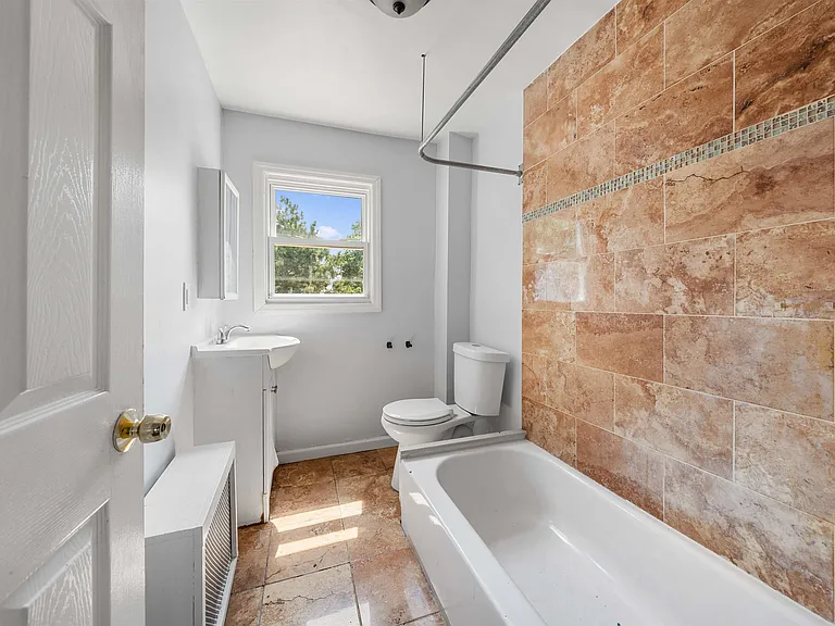485 Cary St #2 — Photo 17