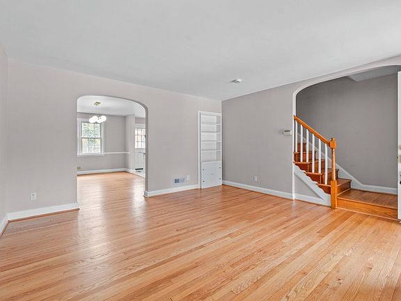 2nd image of 131 Stanmore Rd