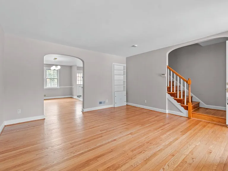 131 Stanmore Rd — Photo 2