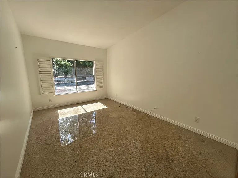 24010 Hatteras St — Photo 23