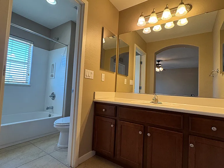 1115 E Cedar St — Photo 20