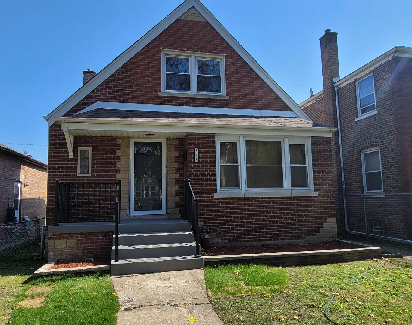 10723 S Avenue C photo 1