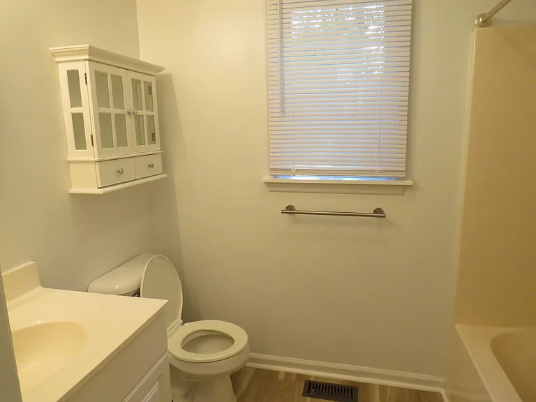 208 Stroud St — Photo 9