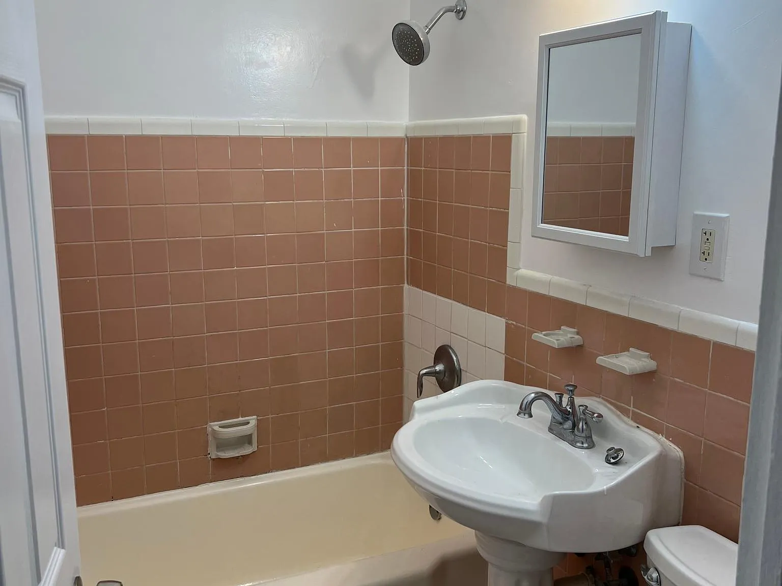 2851 Sheridan Ave — Photo 3