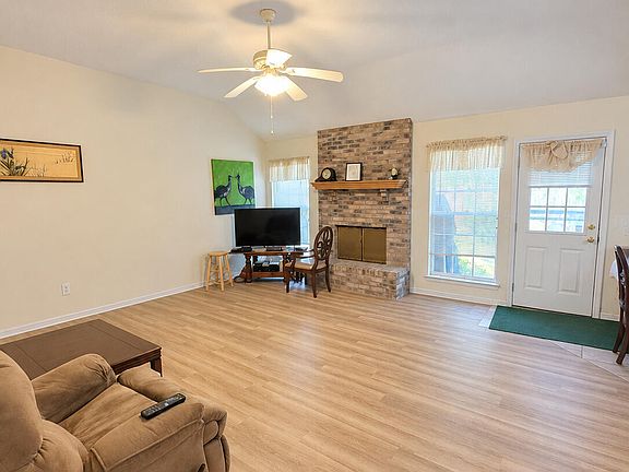 4th image of 710 S Hill Ct