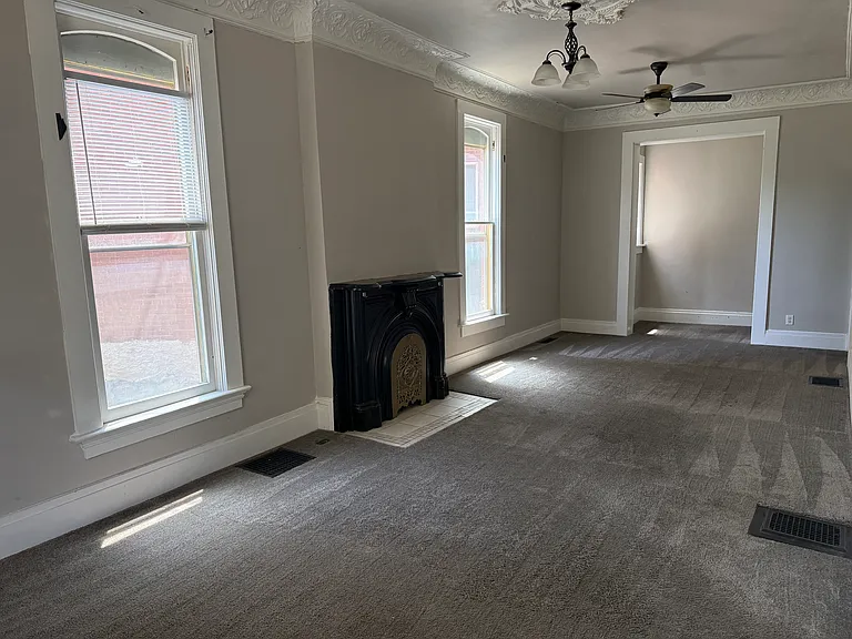 306 W Locust St #4 — Photo 6