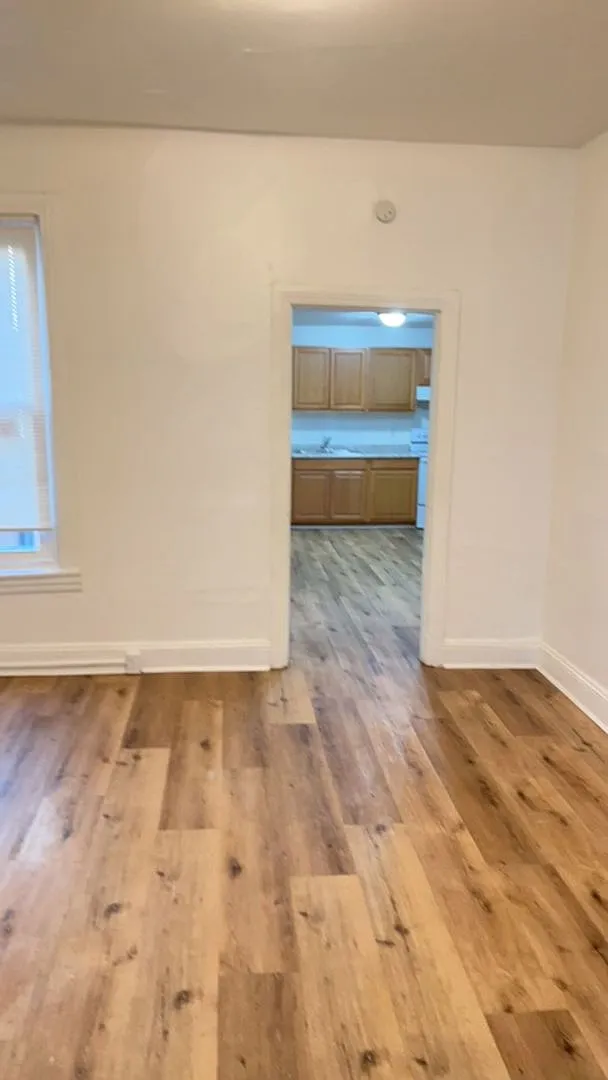 Spacious 5 Bedroom 1 Bath House, Parking-York City SD — Photo 3