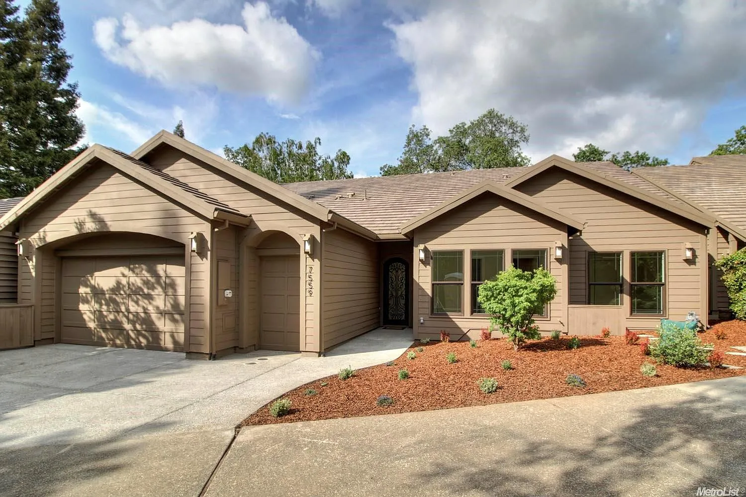 7559 Pineridge Ln photo 1