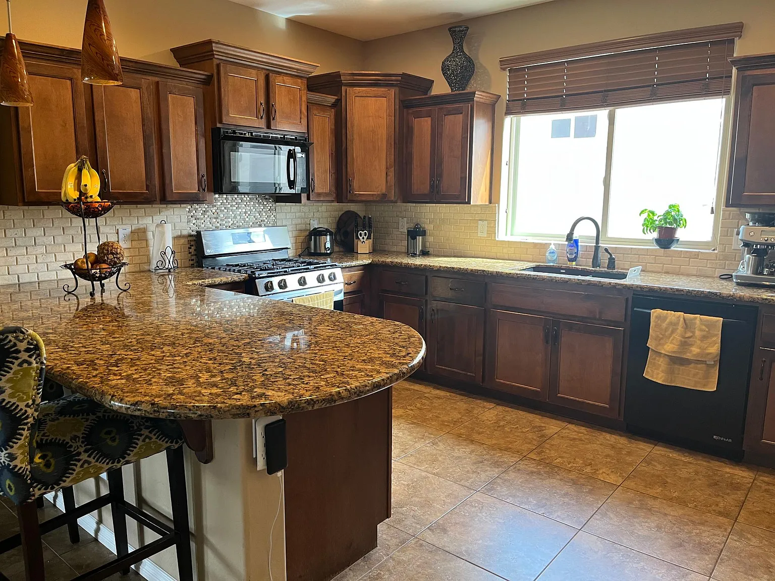 3 bed, 1770 sqft, $2,600 — Photo 2