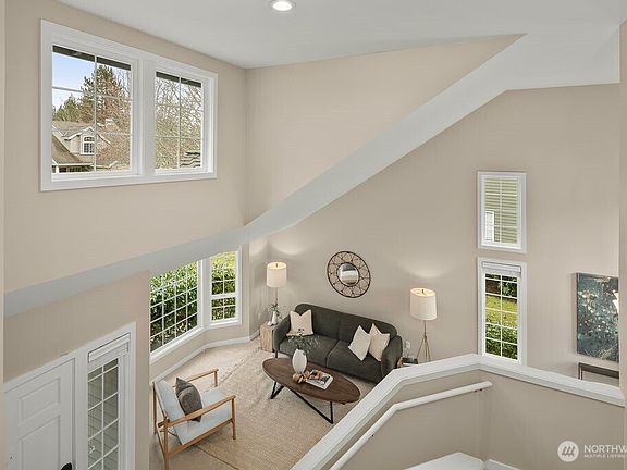 4th image of 2439 235th Avenue NE