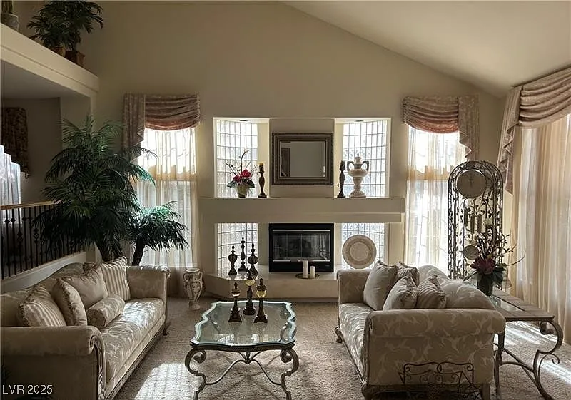 5 bed, 4.5 bath, 5266 sqft, $6,000 — Photo 3