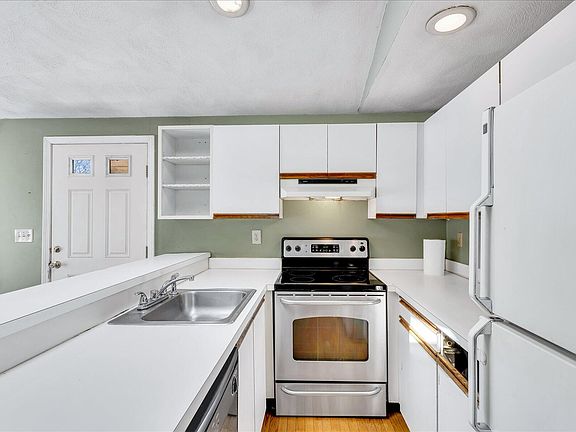 3rd image of 35 Ashumet Road UNIT 10C