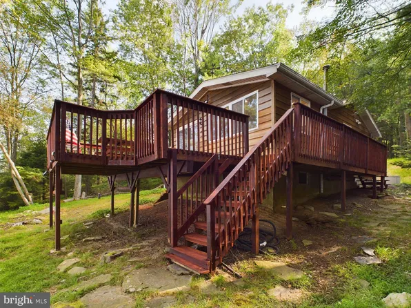 1263 Arrowhead Dr, Pocono Lake, PA 18347