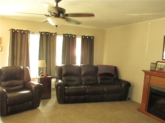4th image of 1138 E Detroit Ave
