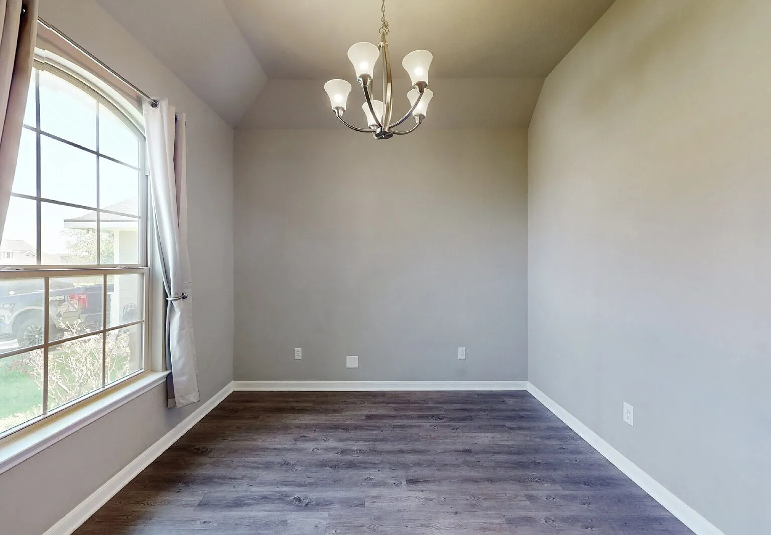 3 bed, 2.0 bath, 1454 sqft, $2,050 — Photo 3
