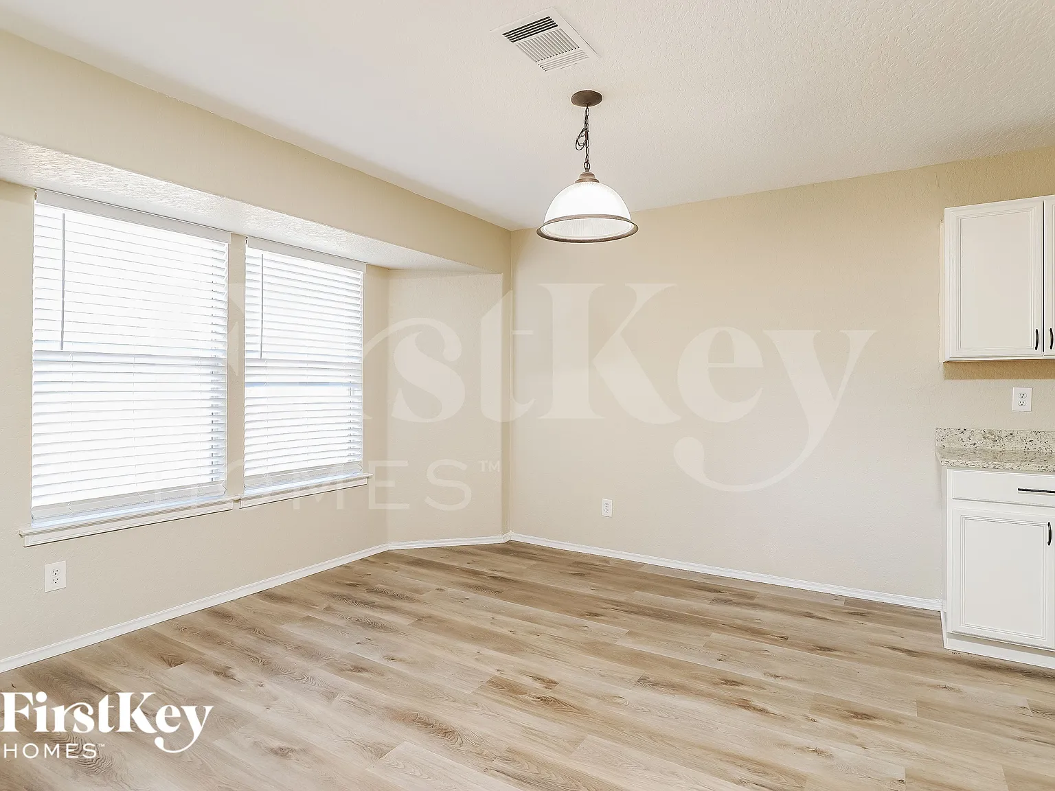 3 bed, 2.5 bath, 2506 sqft, $1,500 — Photo 4