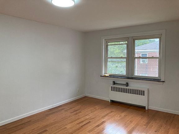 3rd image of 16026 76th Ave APT 2A