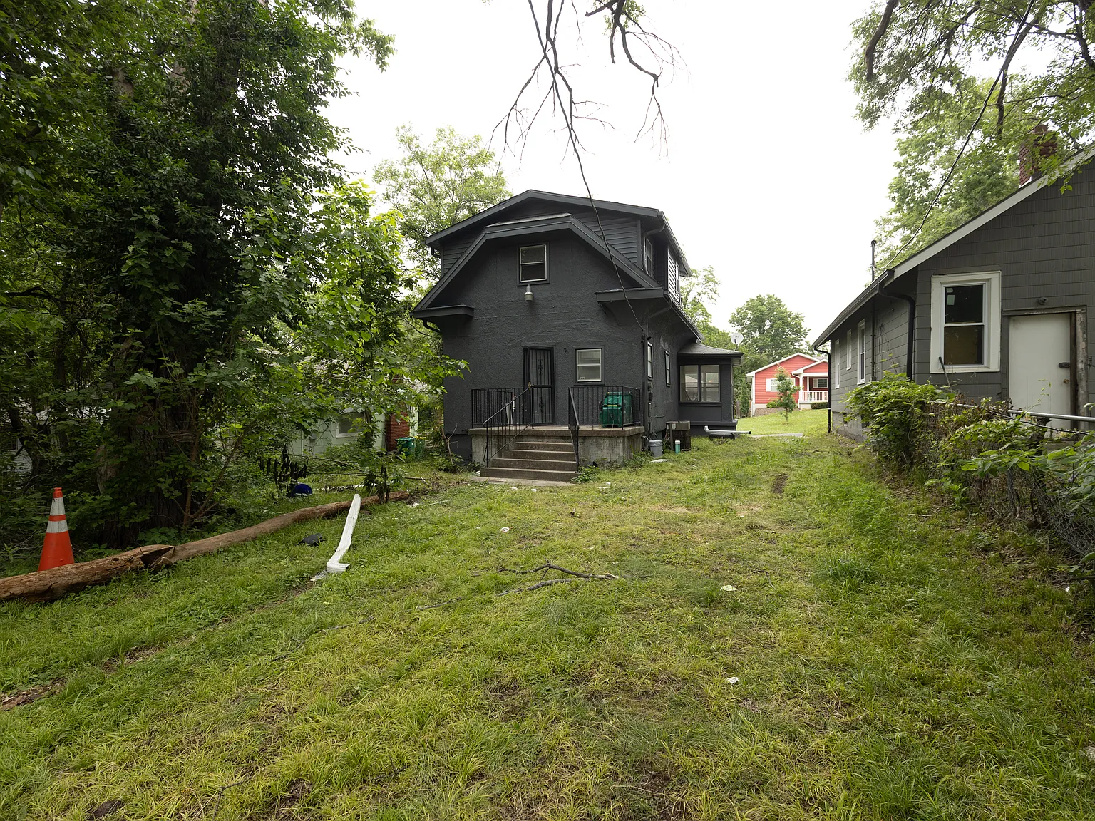 3 bed, 1106 sqft, $1,350 — Photo 2