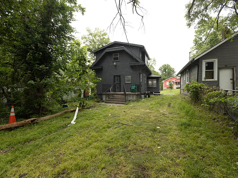 2717 Webster Ave — Photo 2