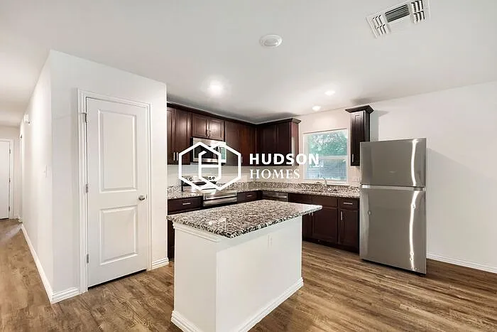 227 Lopez St — Photo 5