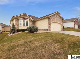 17764 Amy Cir, Omaha, NE 68135